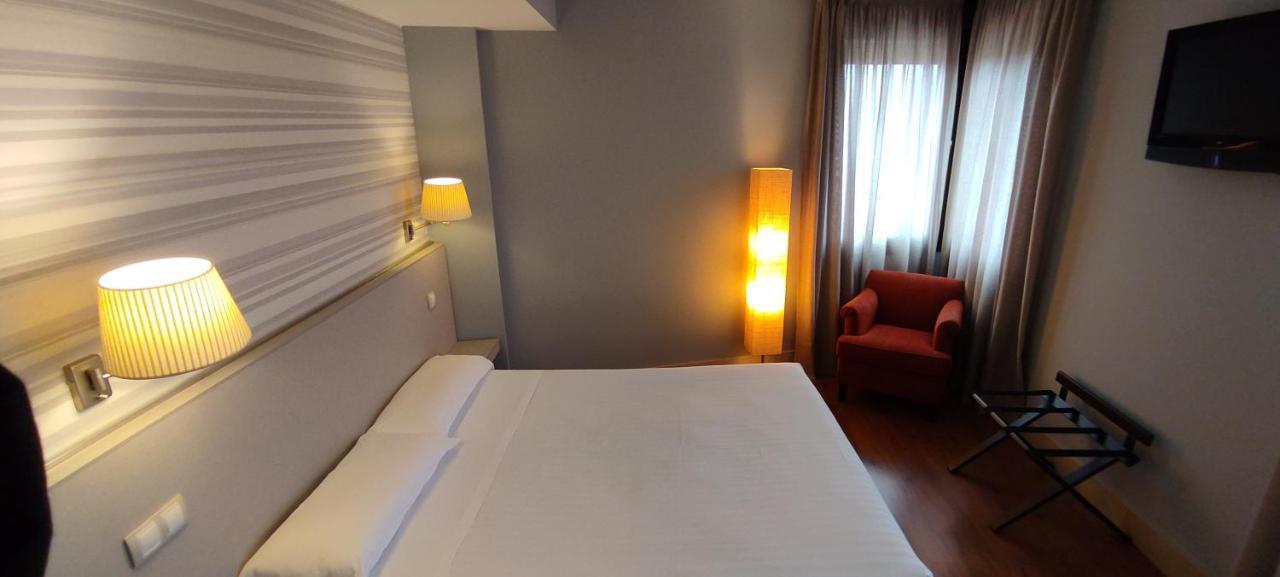 Hotel Puerta Del Arco Tudela de Duero Buitenkant foto