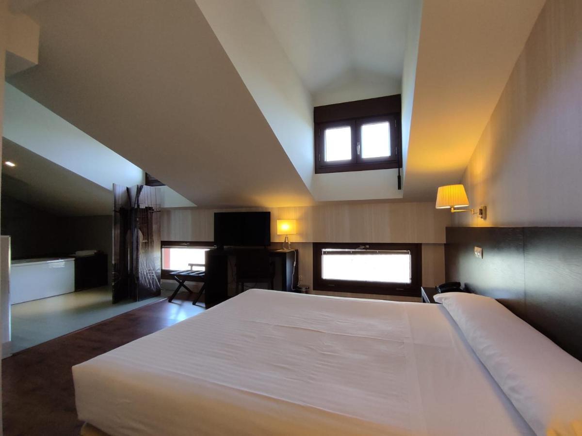 Hotel Puerta Del Arco Tudela de Duero Buitenkant foto