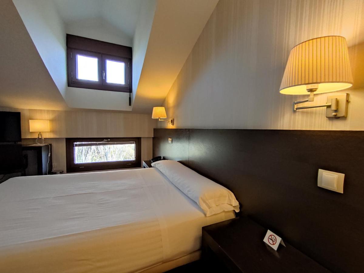 Hotel Puerta Del Arco Tudela de Duero Buitenkant foto