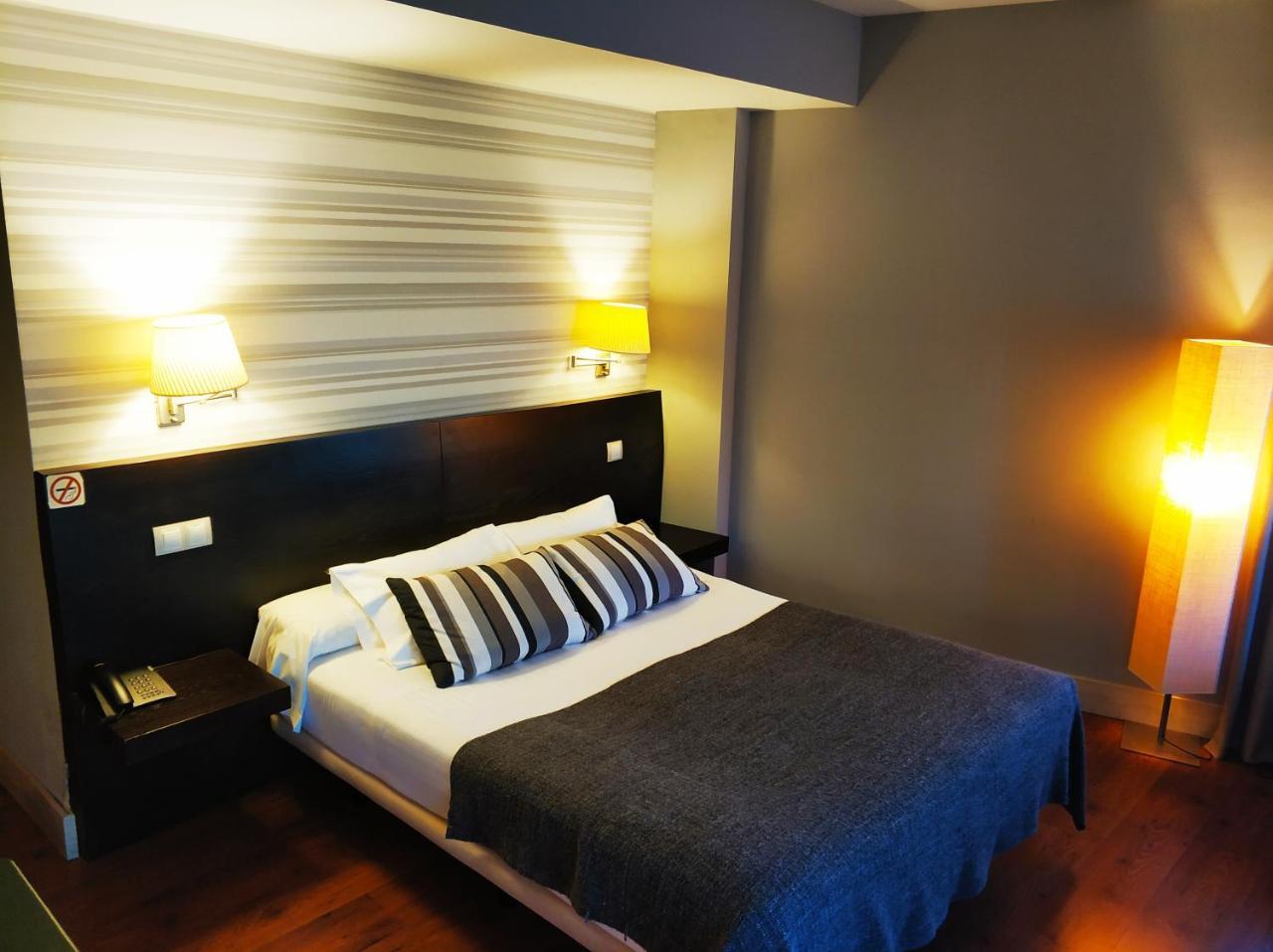 Hotel Puerta Del Arco Tudela de Duero Buitenkant foto