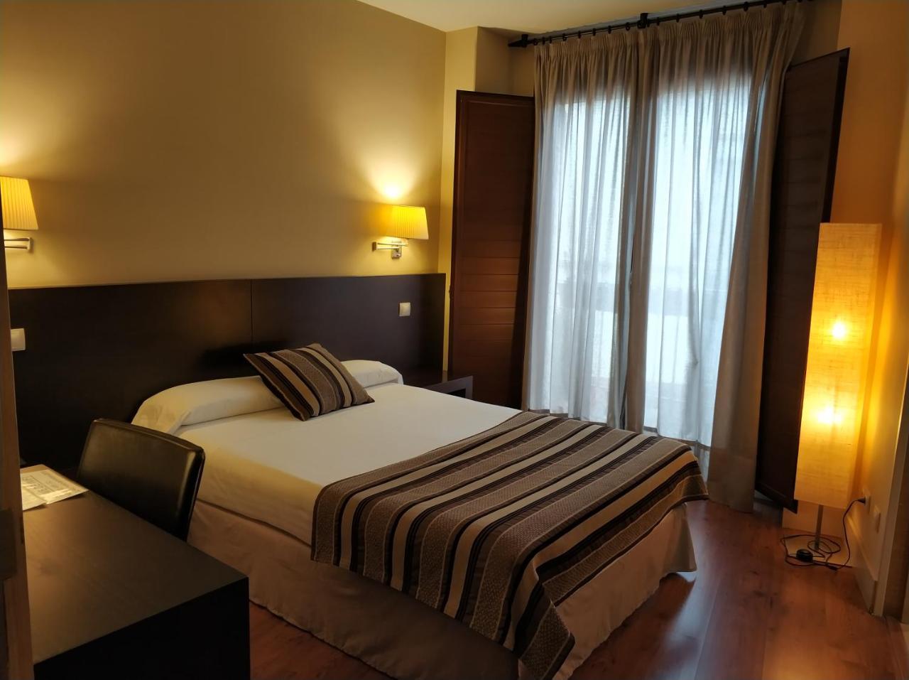 Hotel Puerta Del Arco Tudela de Duero Buitenkant foto
