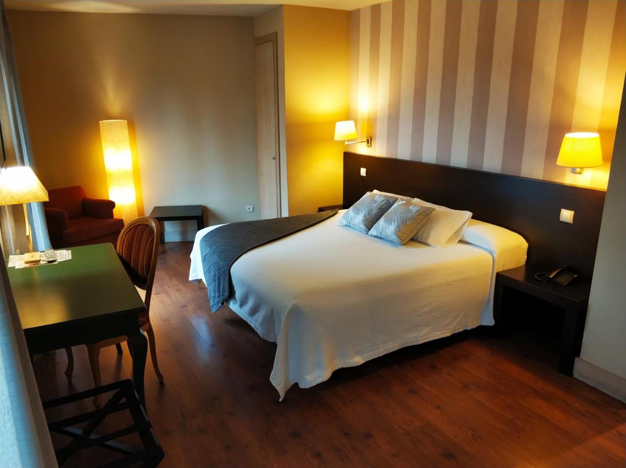Hotel Puerta Del Arco Tudela de Duero Buitenkant foto