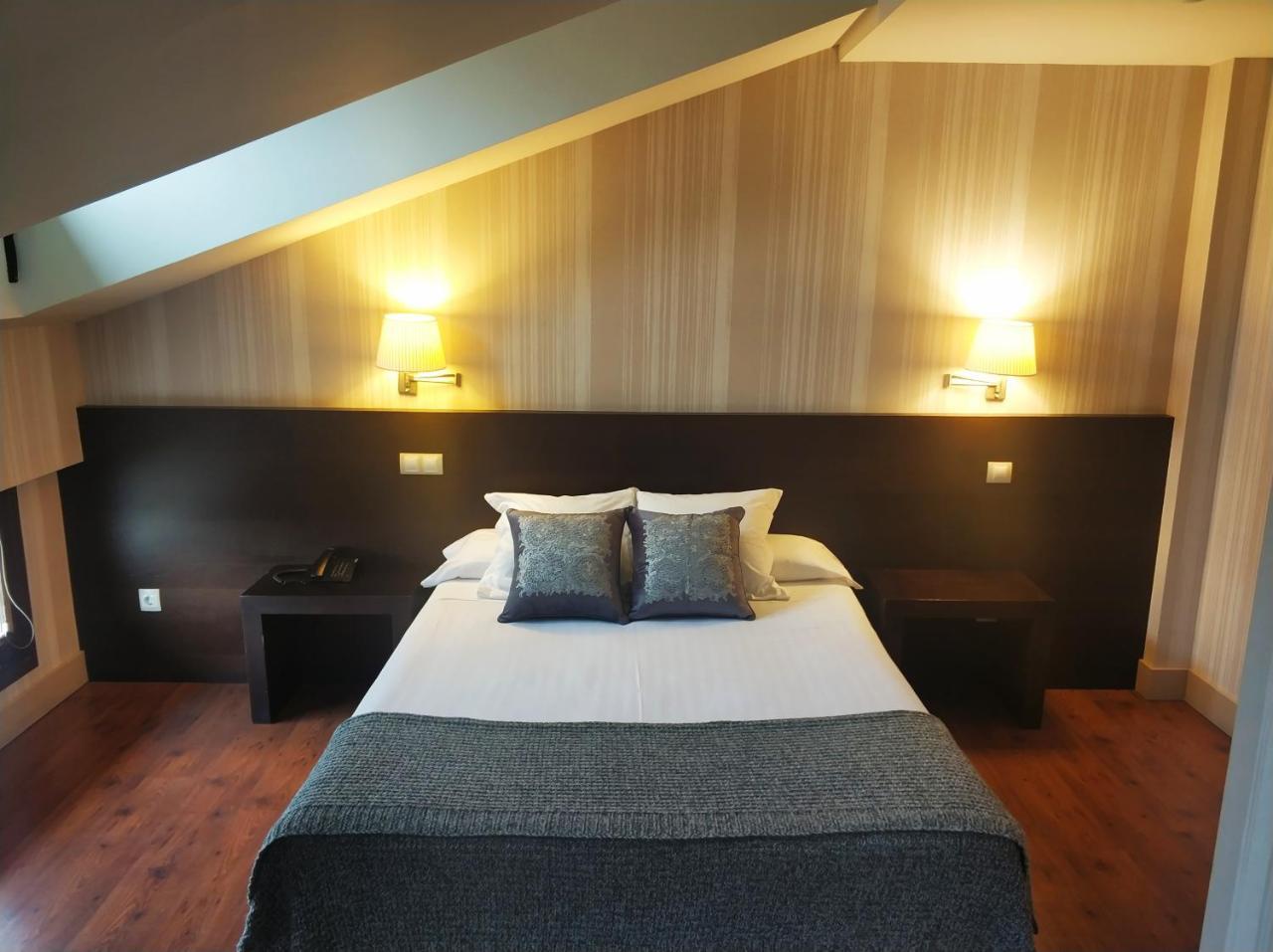 Hotel Puerta Del Arco Tudela de Duero Buitenkant foto
